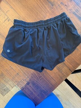 lululemon athletica Black Hotty Hot size 8 2.5 inch